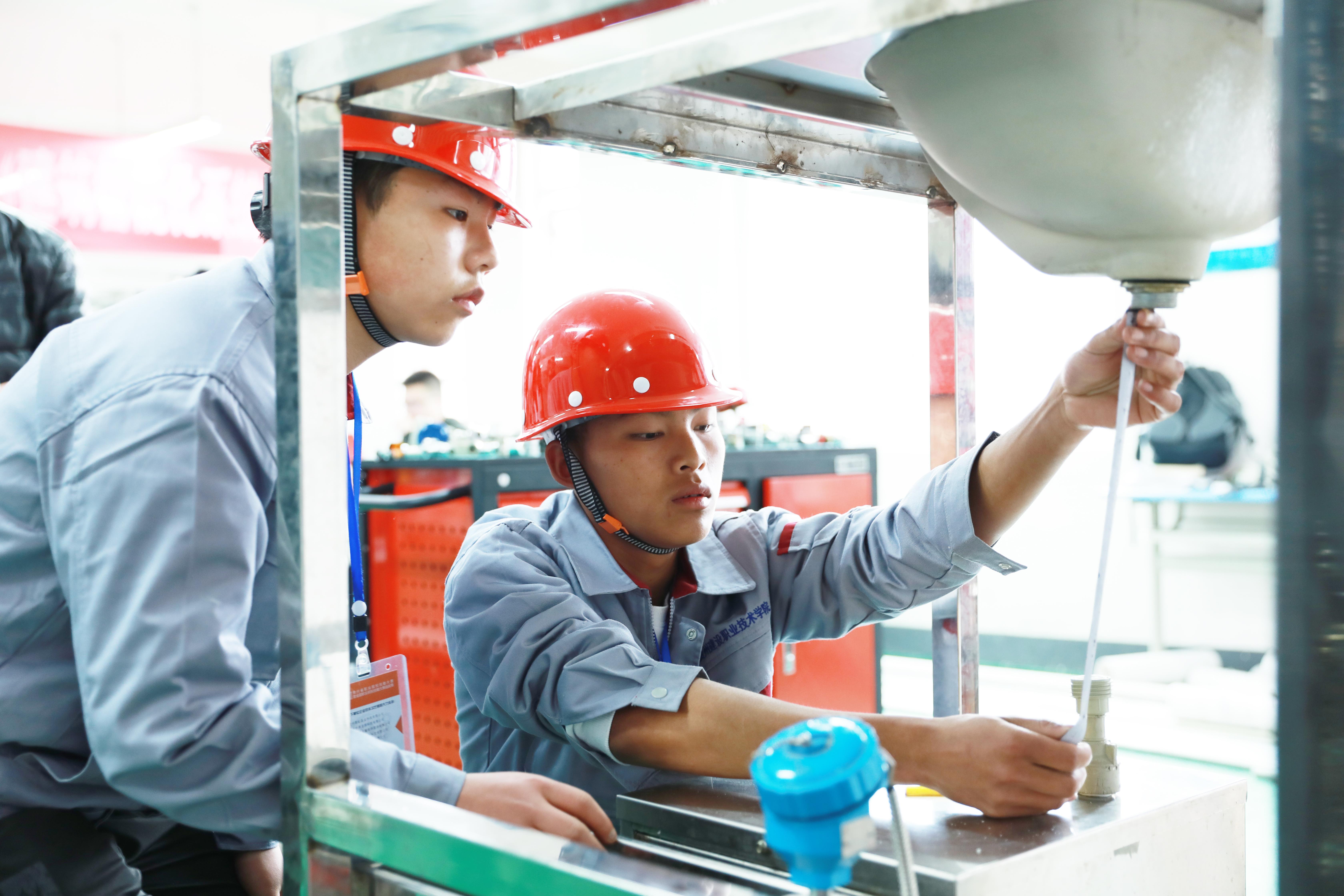 594de8c8-0812-4404-8012-237b5e815e61