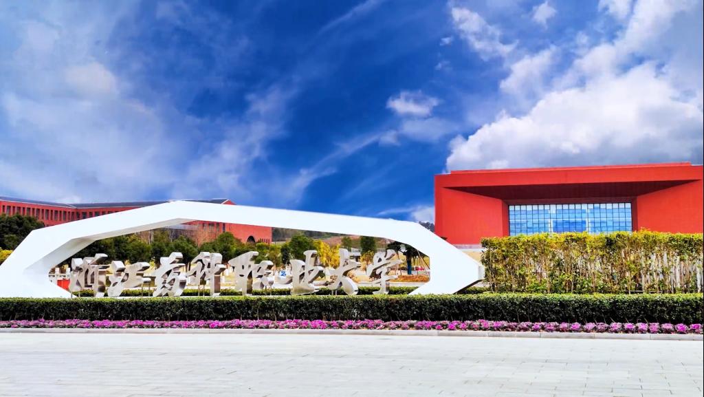 F37742A4DF7A975A3C04F620780_55273661_15926