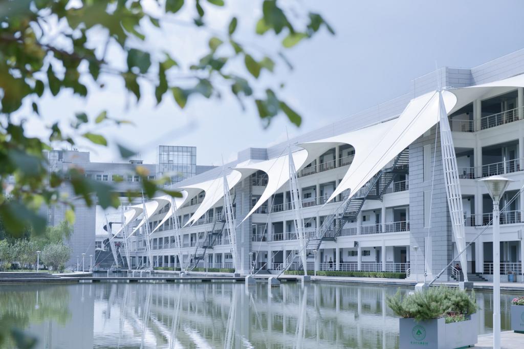 CEF0EA9E6398222E1AE9BB279C8_7C0C0069_18A11