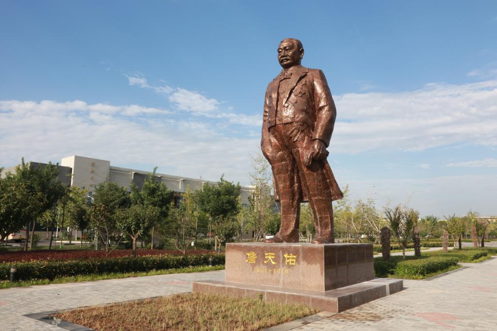 詹天佑雕像