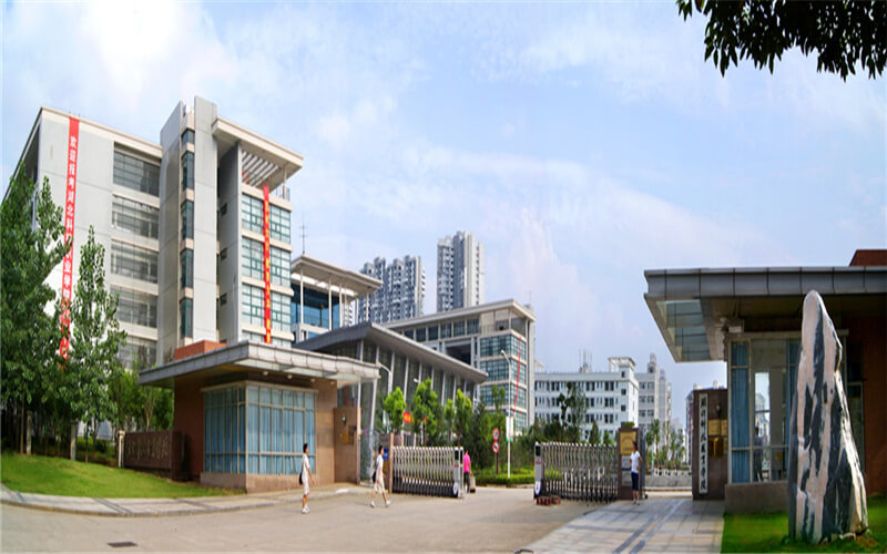湖北科技职业学院校门